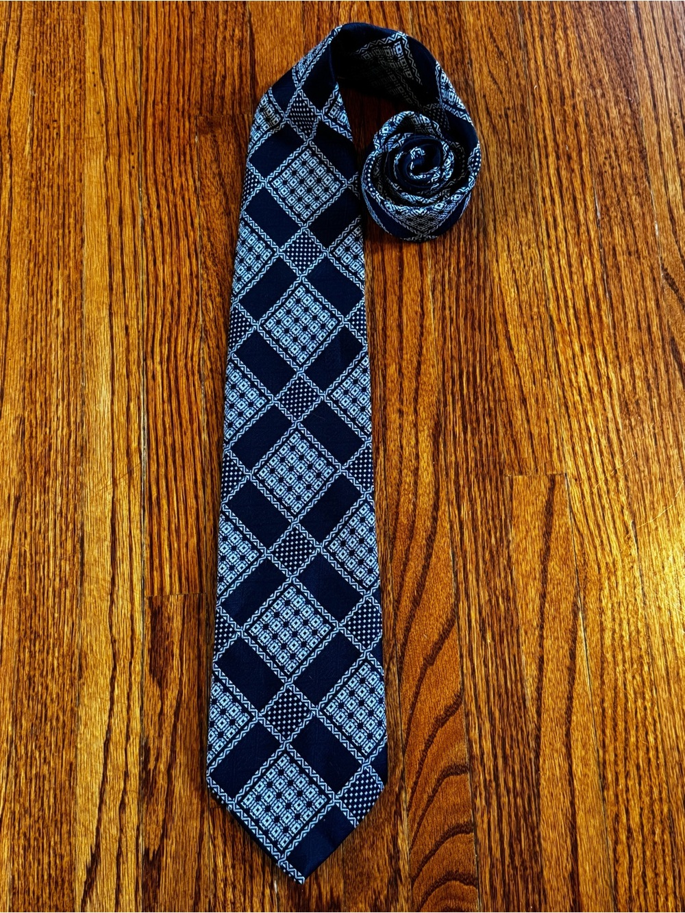 Vintage 1970’s Colosseum Roma Navy Blue & White Geometric Pattern Necktie